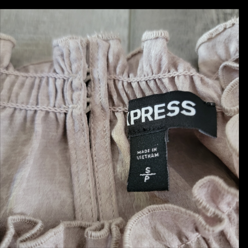 ♥️ EXPRESS/ Size: S/P/ Ruffle Mock Neck Top - Picture 4 of 9